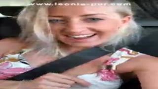 omg secretly fingered to cum in the taxi.