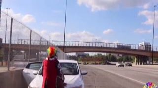 gibby the clown screws juicy tee on atlanta s most popular highway