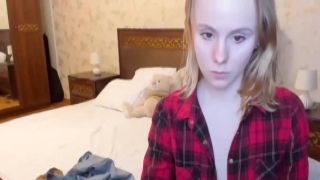 Amateur teen camgirl in bra and shirt pussyspace