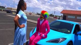 slutty waitress offers a sloppy throatpie to her brand new customer