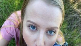 Hypnotizing brunette Apolonia Lapiedra can&#39;&#39; t stop licking juicy pussy